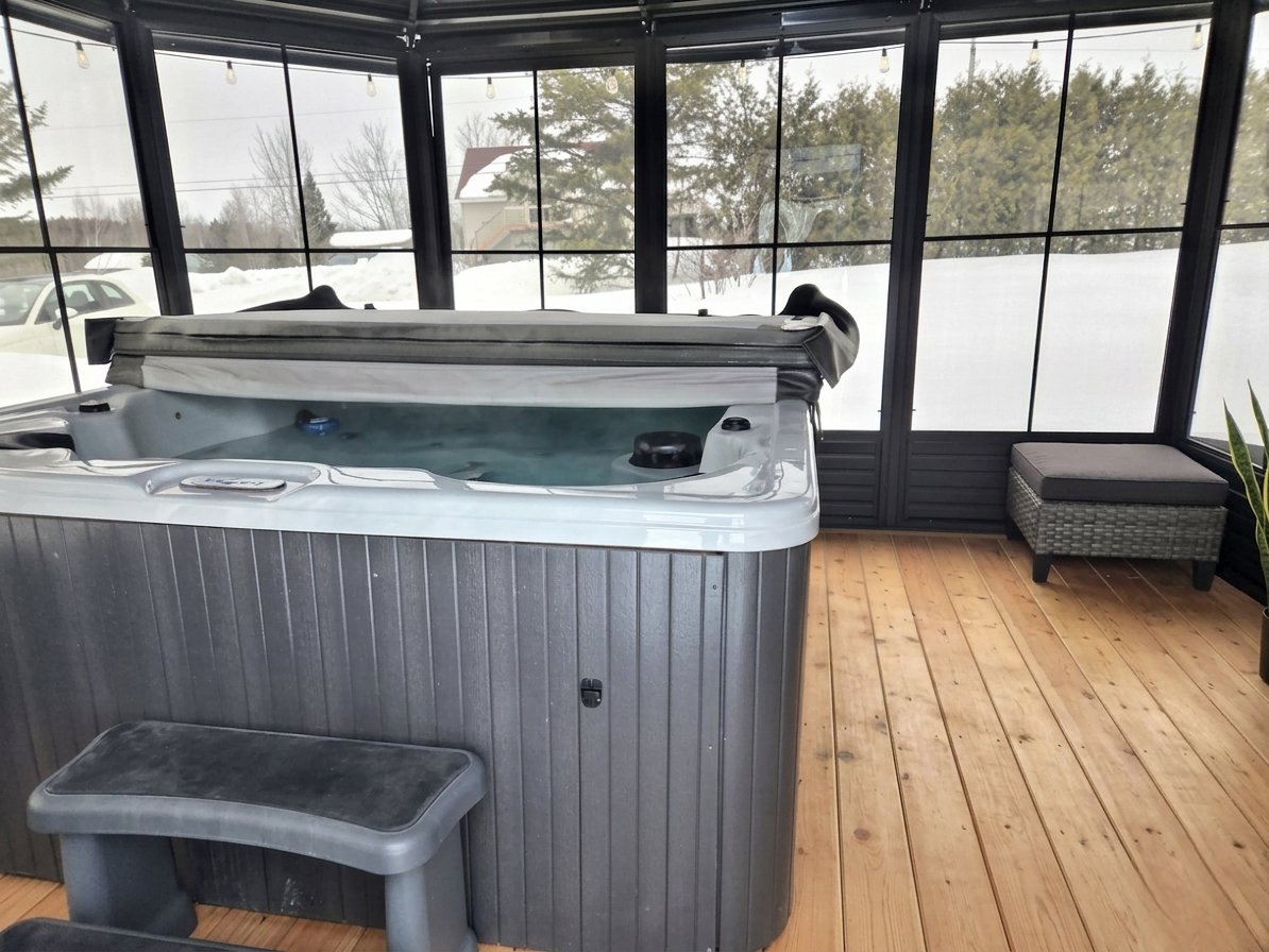 *Gazébo avec spa*