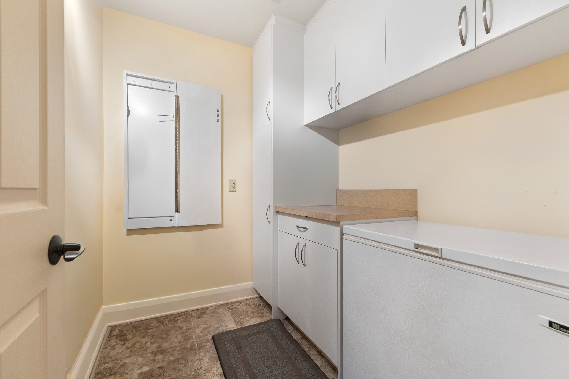 Salle attenante à la laveuse-sécheuse