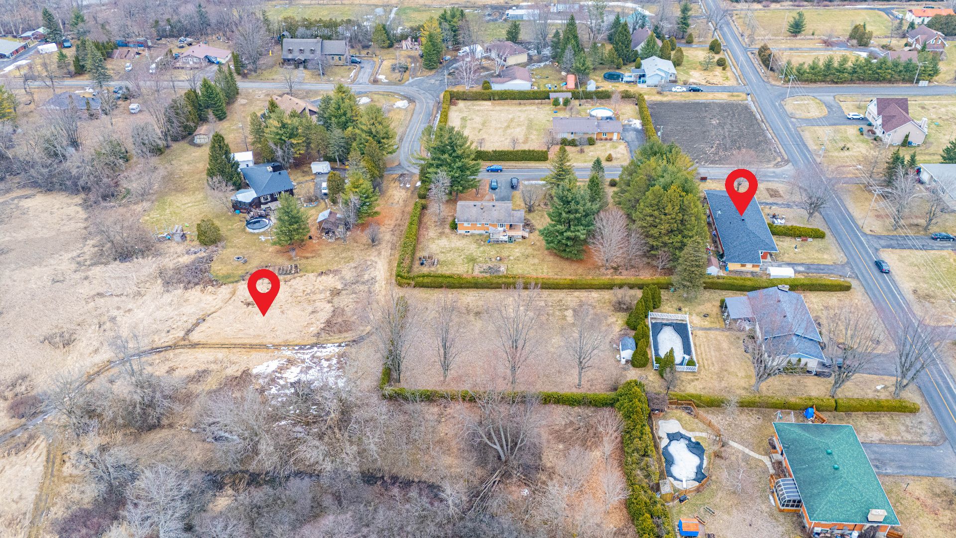 Deuxième terrain, inclut dans la vente.