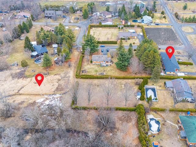 Deuxième terrain, inclut dans la vente.