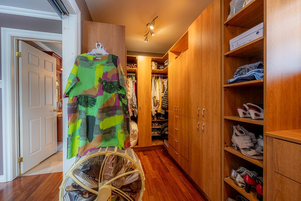 Walk-in closet