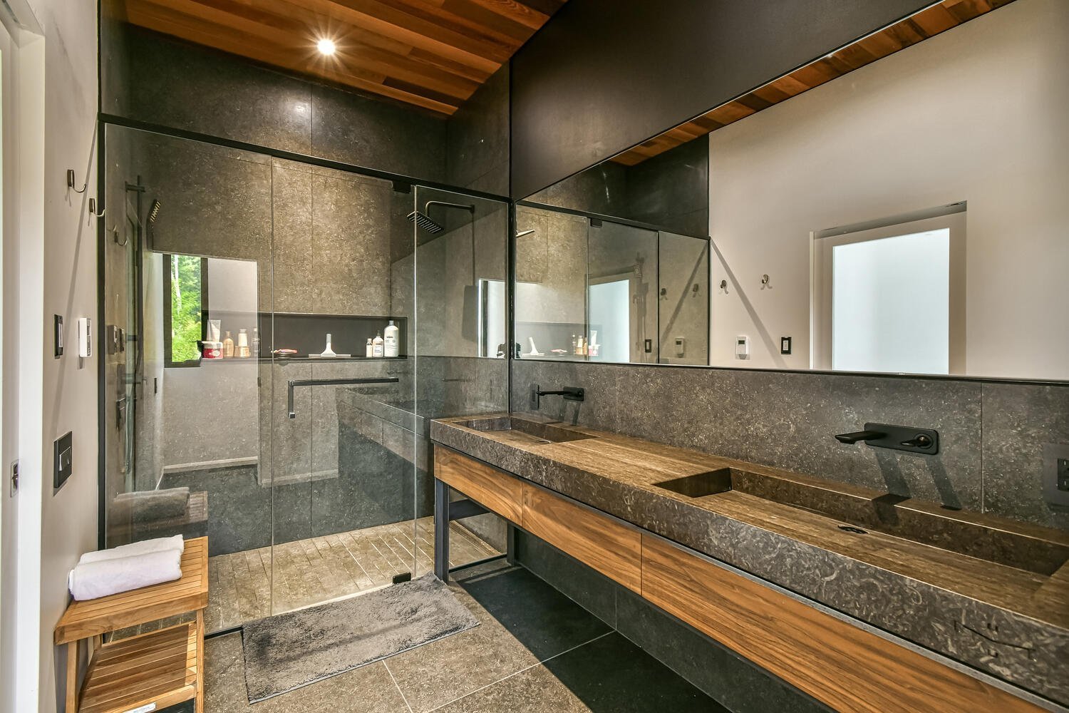 Salle de bains attenante à la CCP