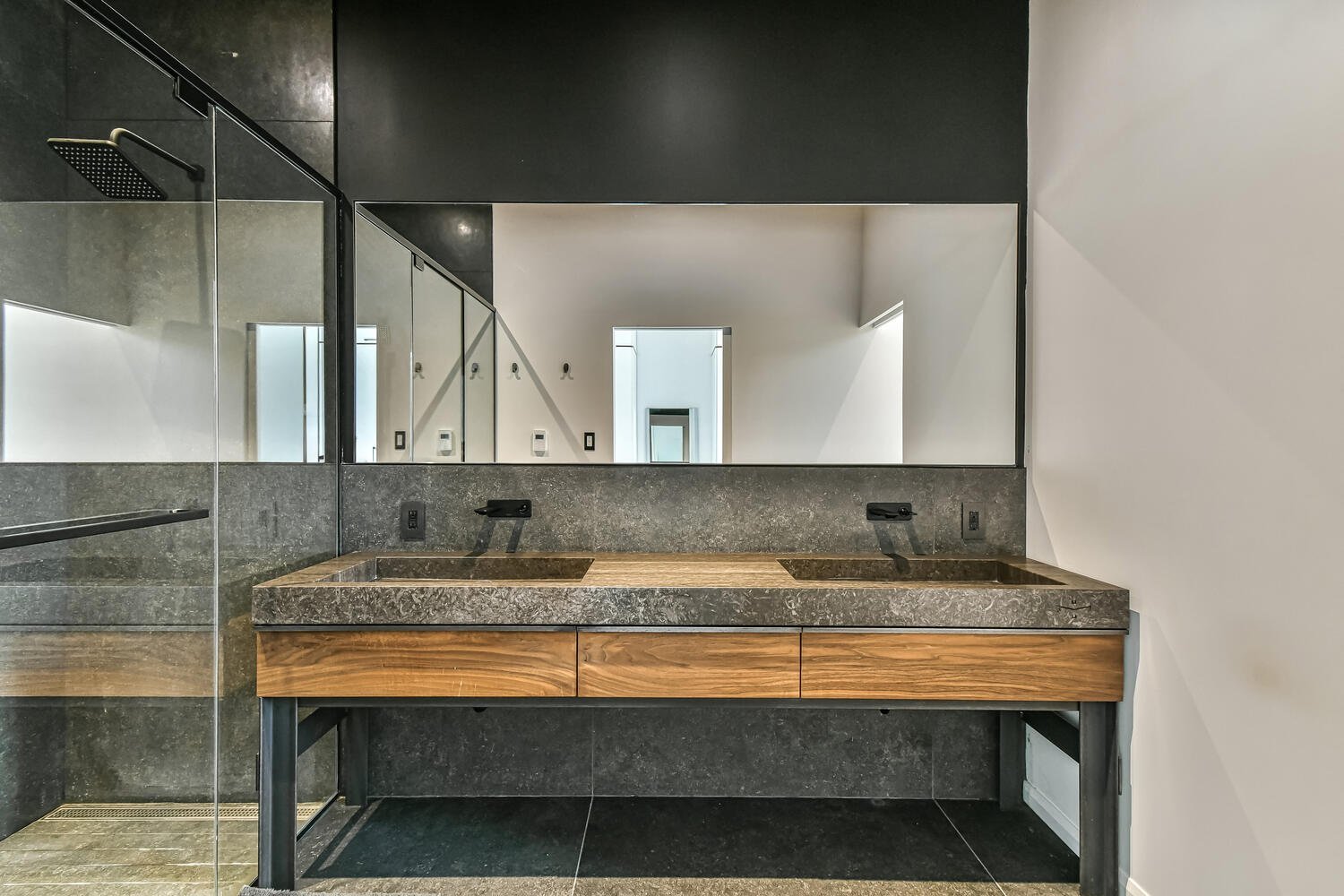 Salle de bains attenante à la CCP