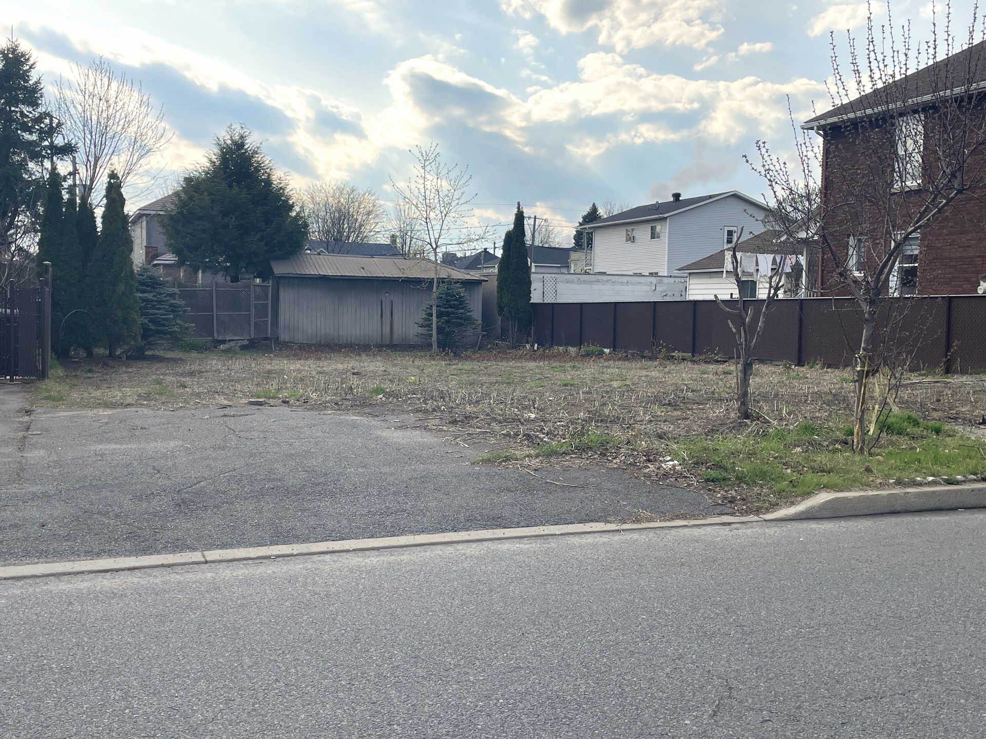 driveway gauche