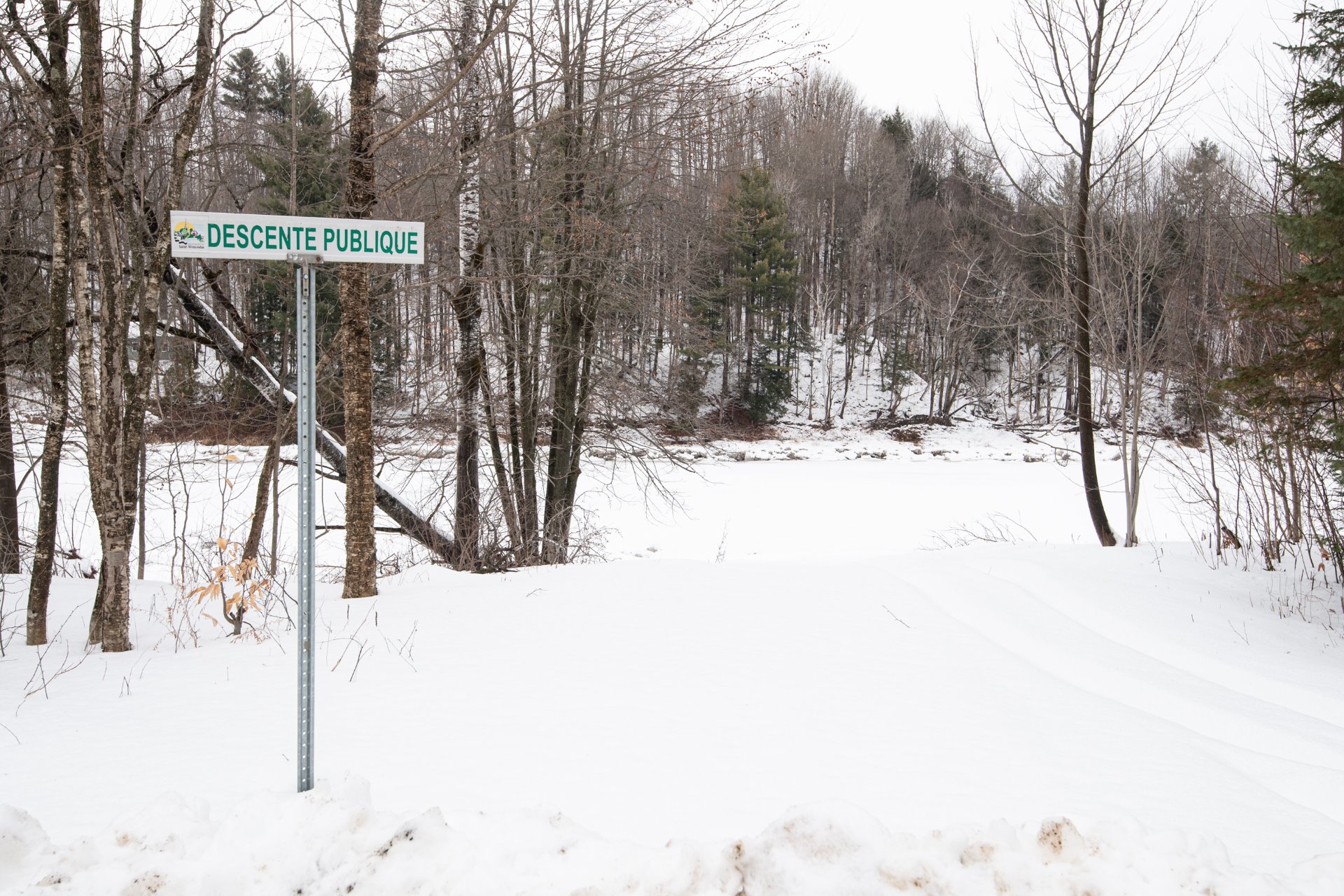 Accès à la rivière Bécancour. Autre côté de la rue