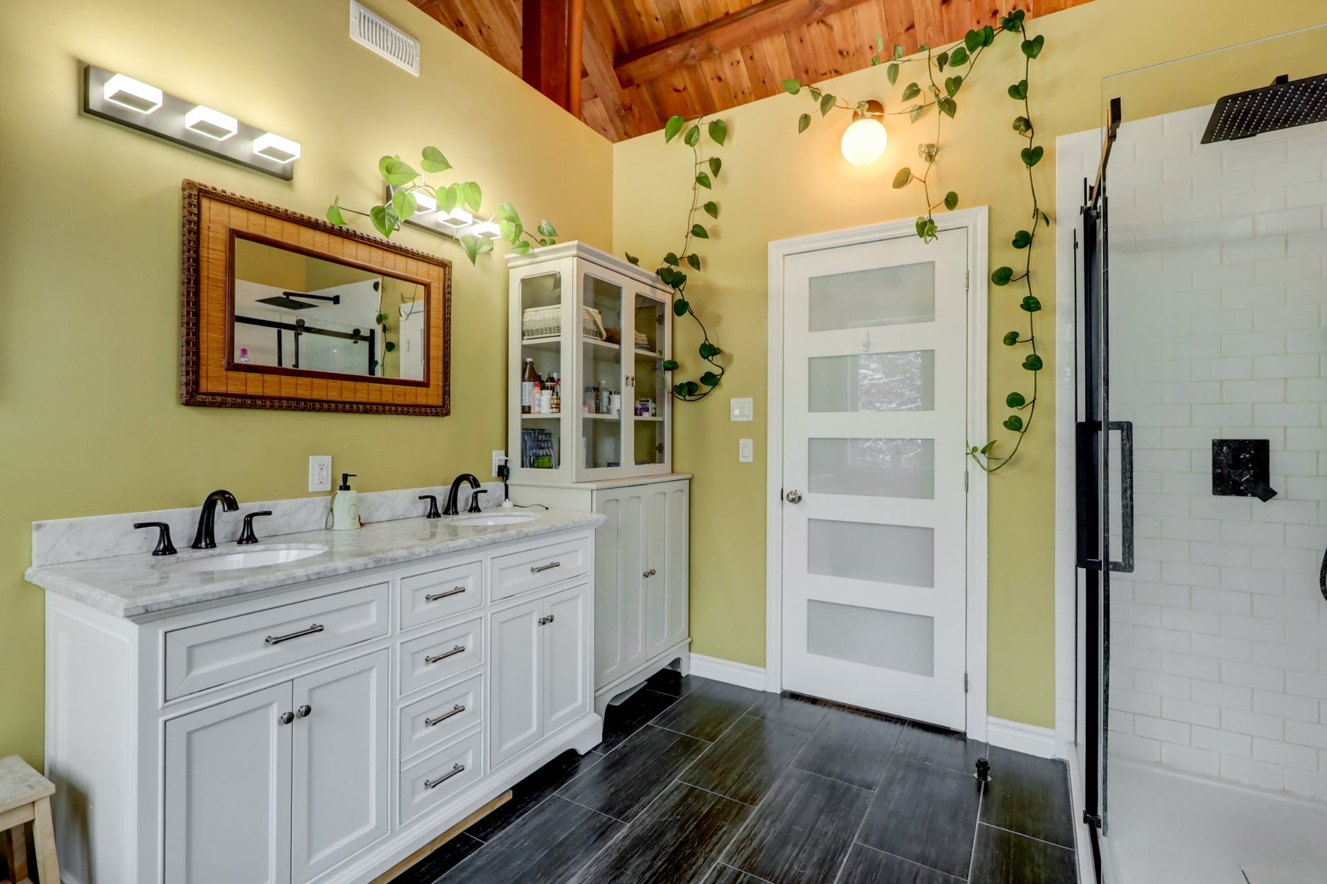 Salle de bains attenante à la CCP