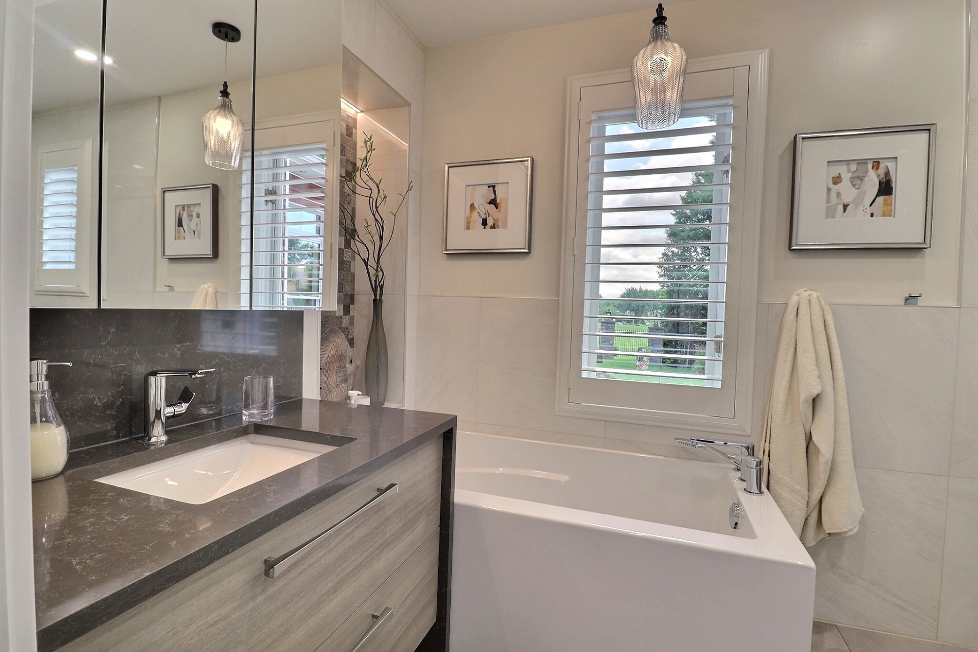 Salle de bain du rez-de-chaussé.