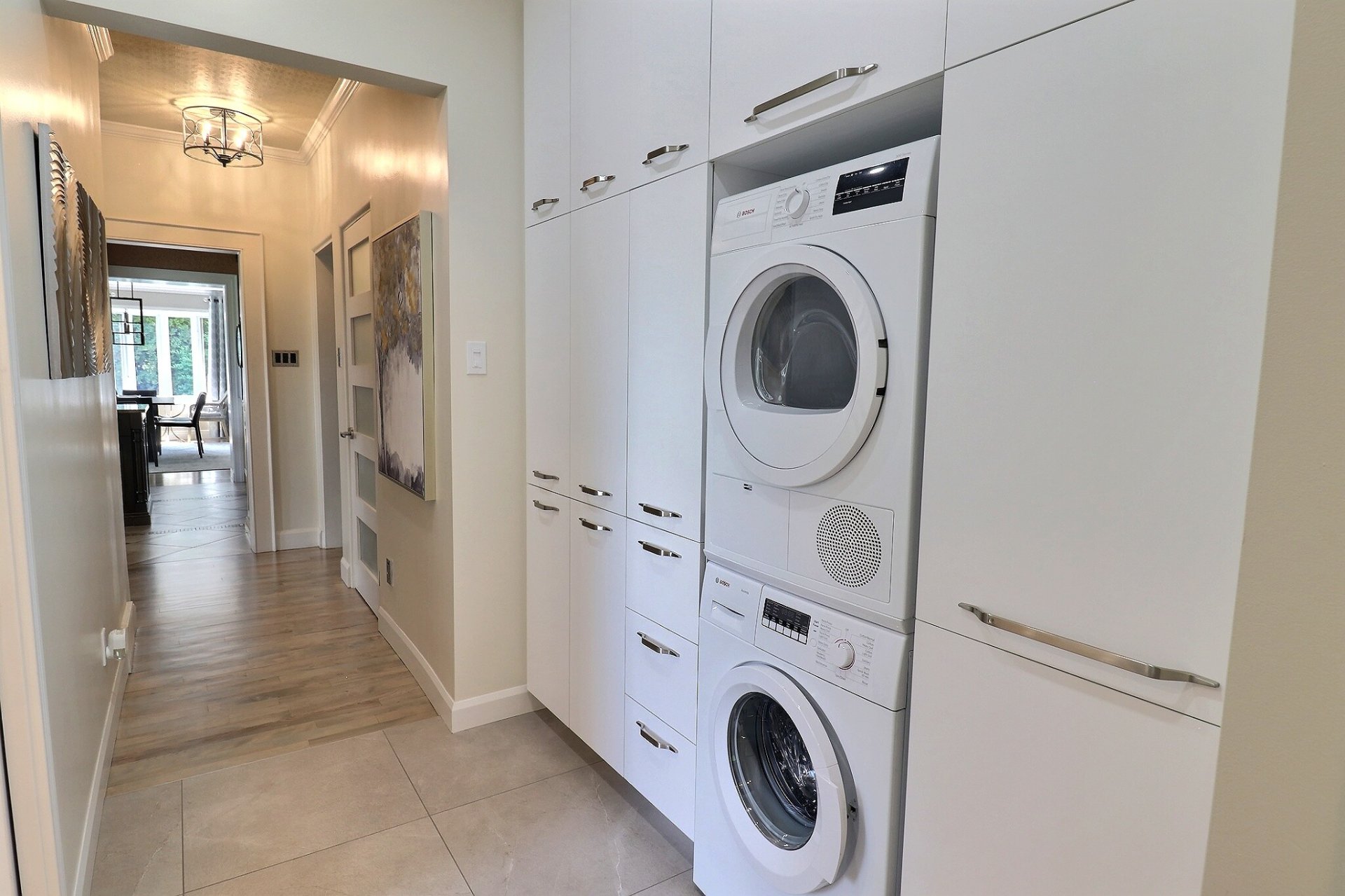 Installation laveuse et sécheuse.