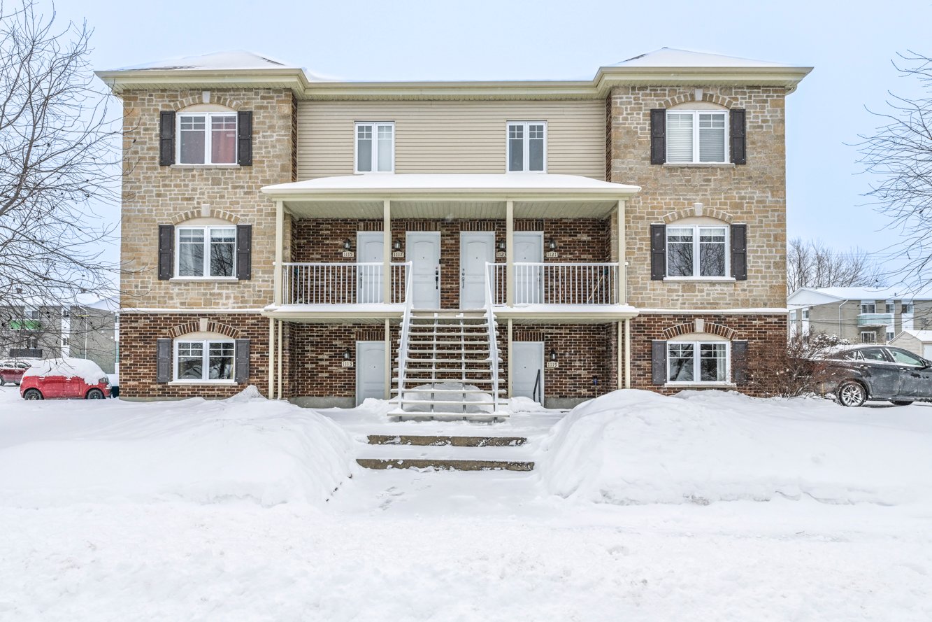 Construction 2010 sur une rue tranquille