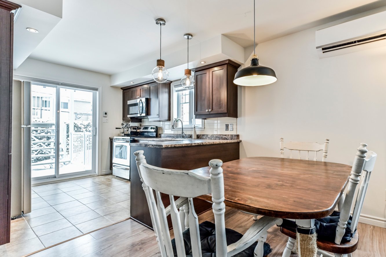 Adjacente à la cuisine