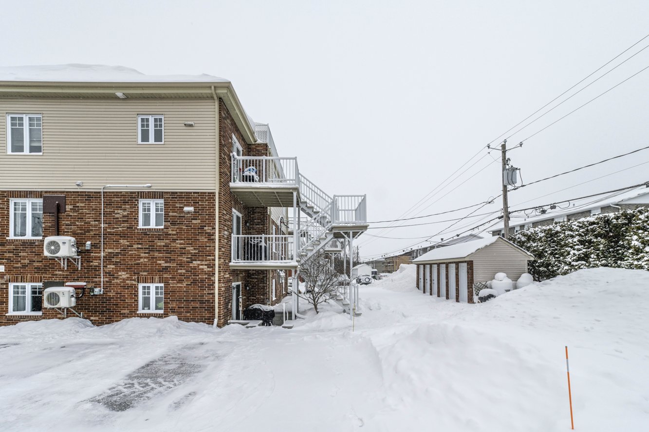 Un bel immeuble dans un secteur paisible