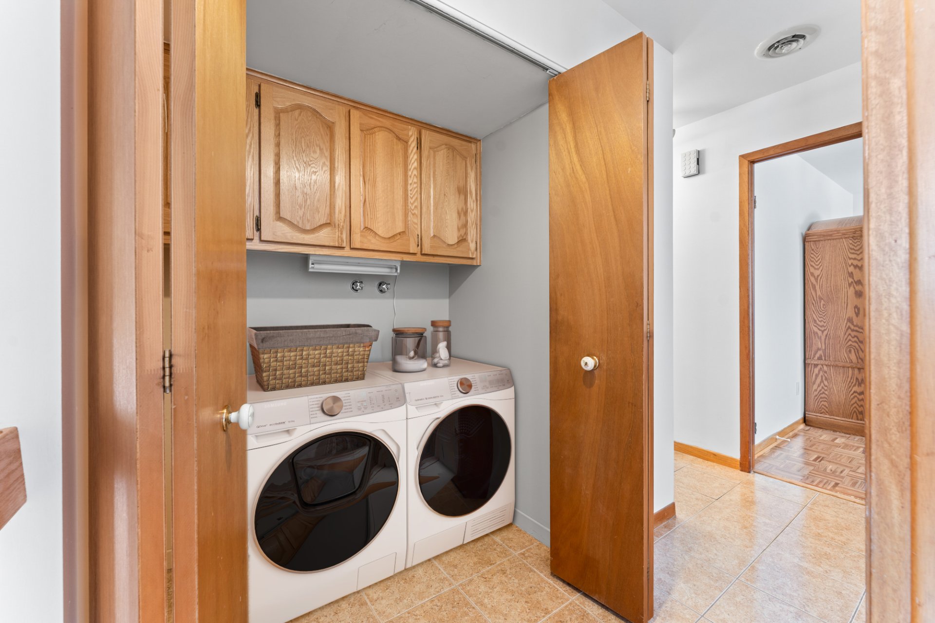 Espace laveuse et sécheuse au rez-de-chaussée