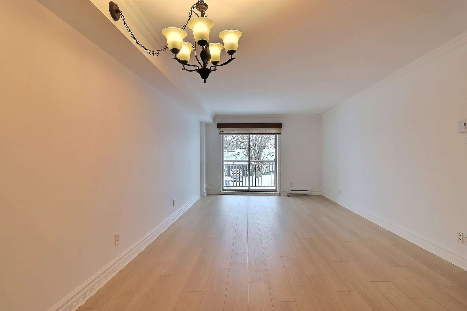 avec ouverture sur le salon