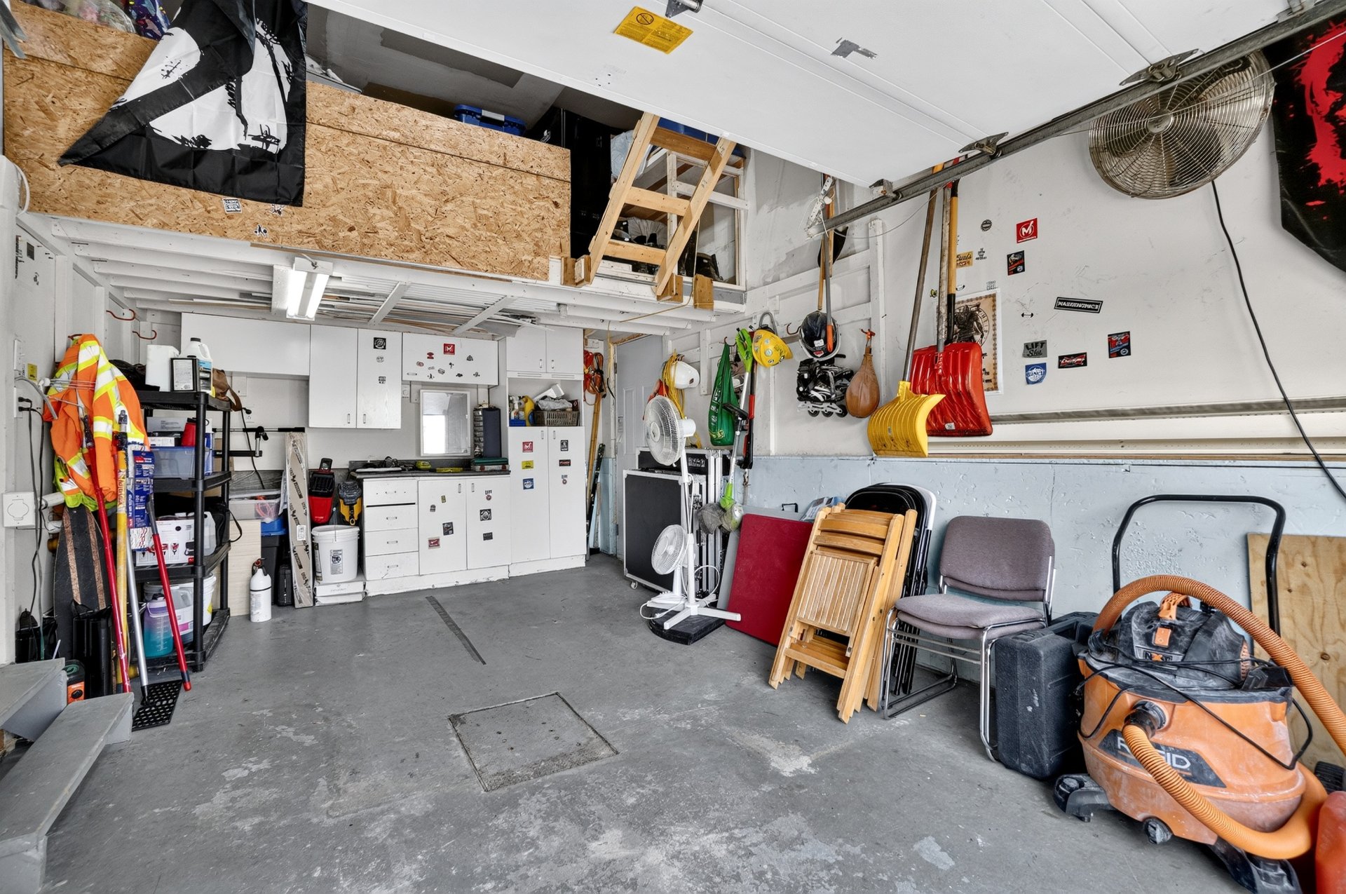 + Mezzanine pour rangement supplémentaire
