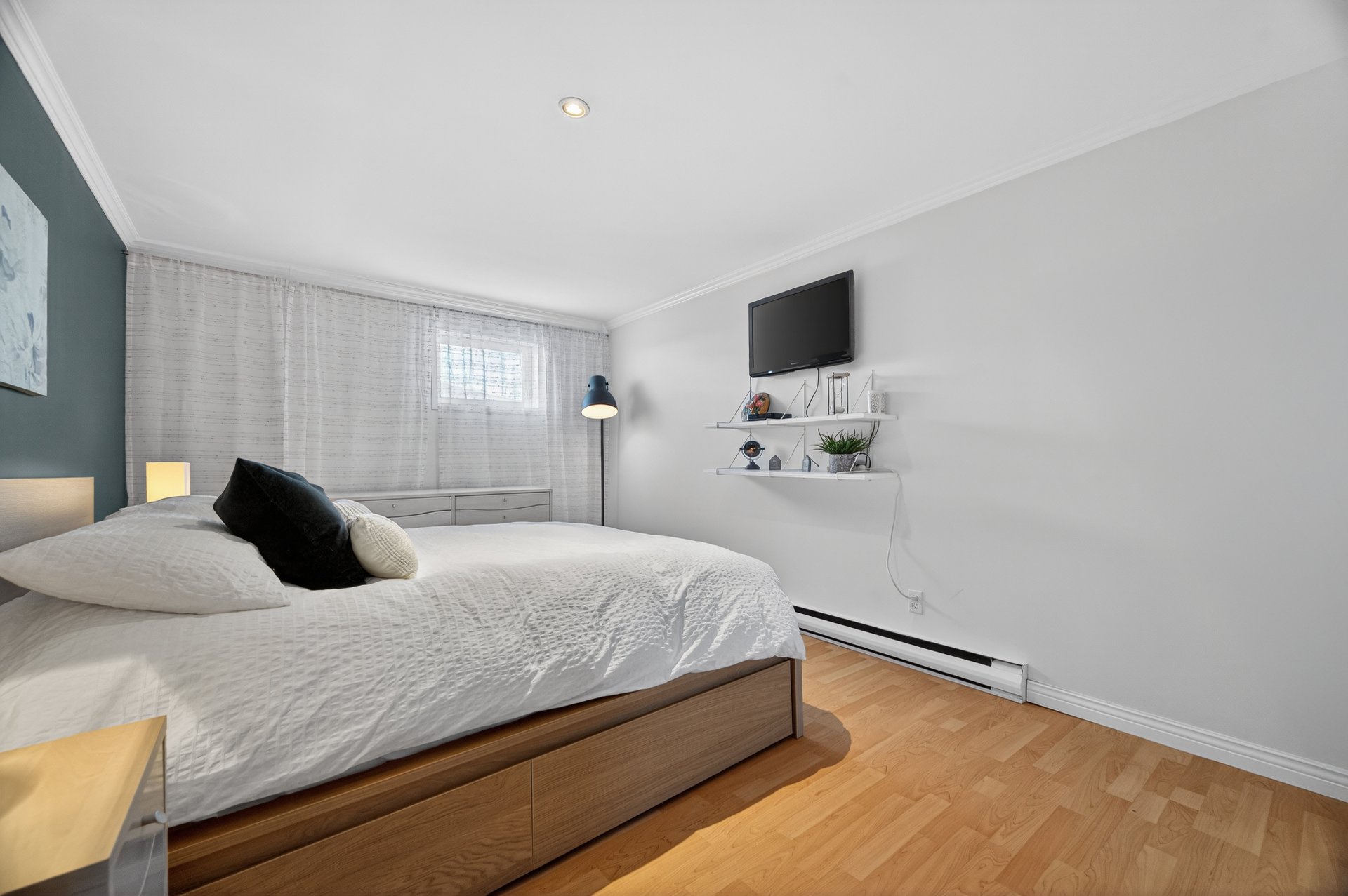 Une chambre vaste et spacieuse