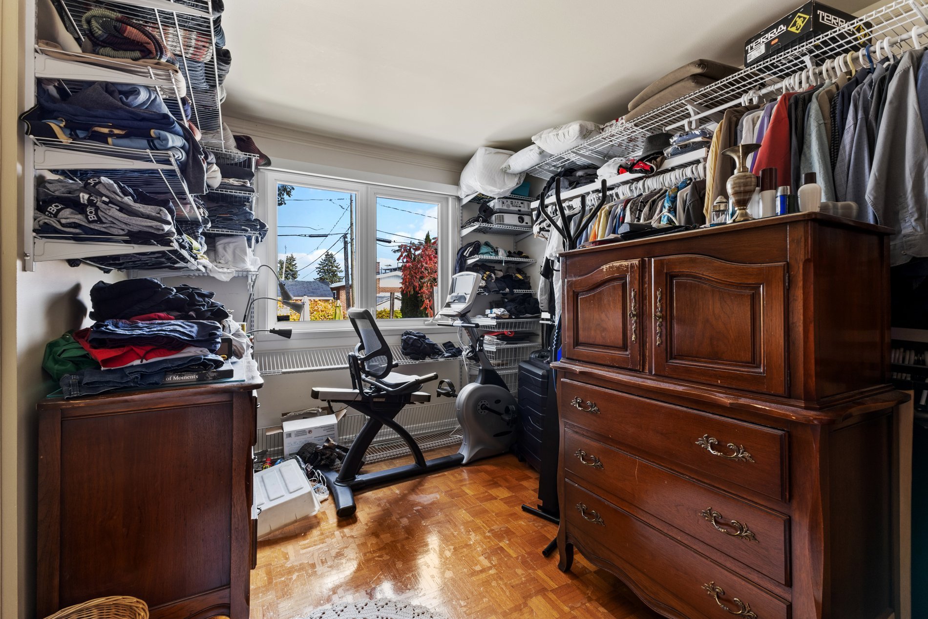 Walk-in closet