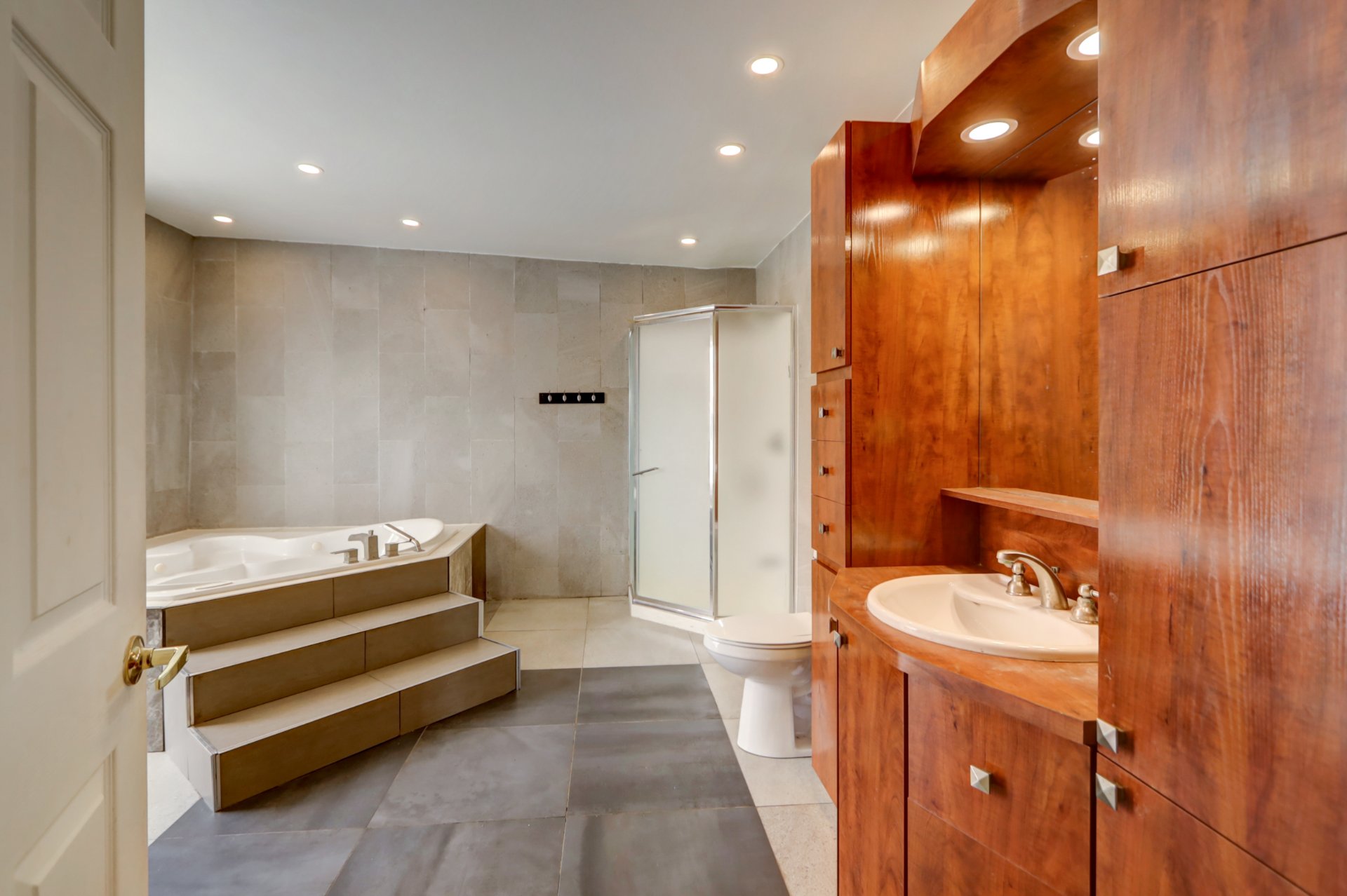 Salle de bains attenante à la CCP