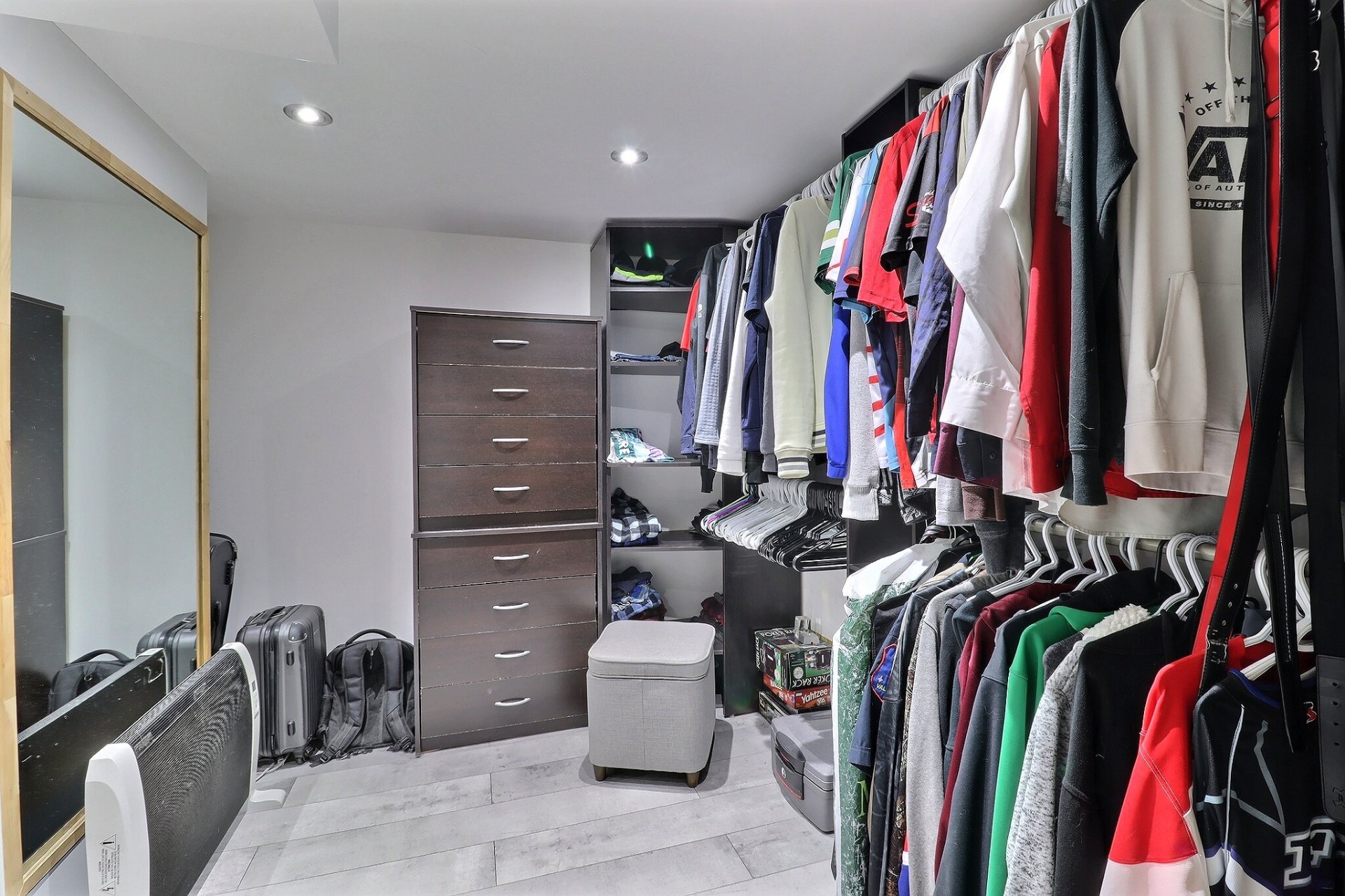 Walk-in closet