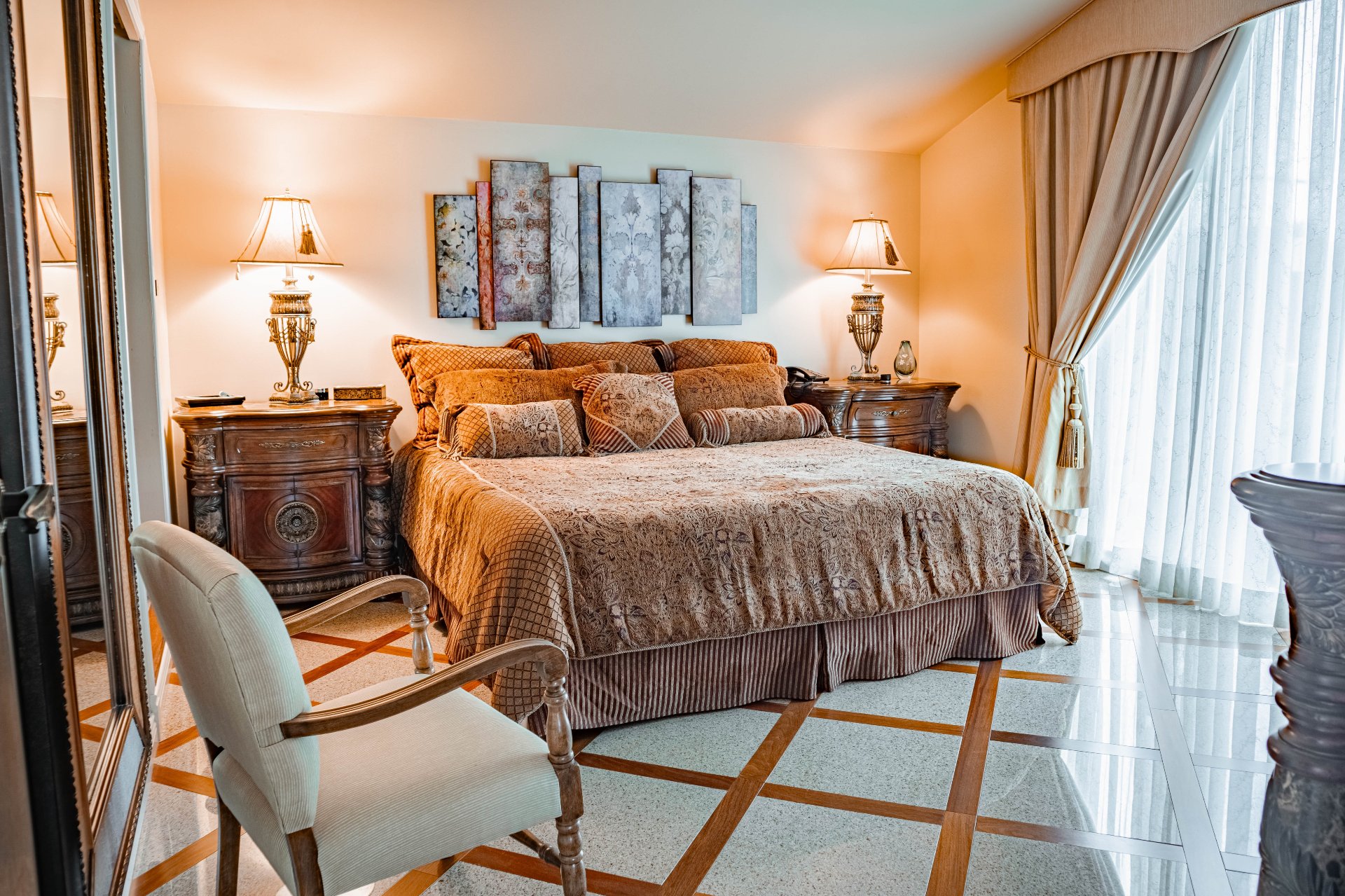 Porcelaine et bois au plancher