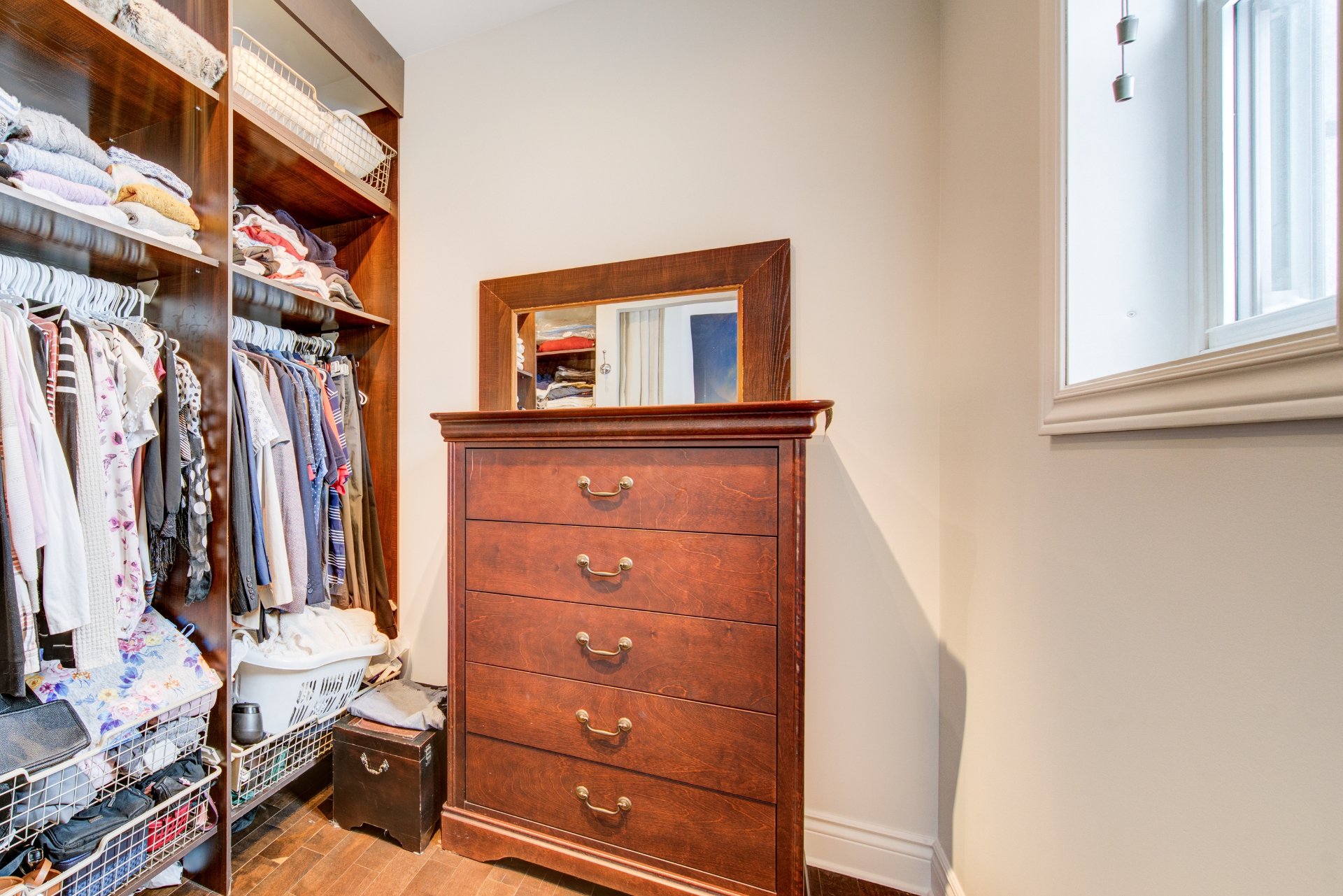 Walk-in closet