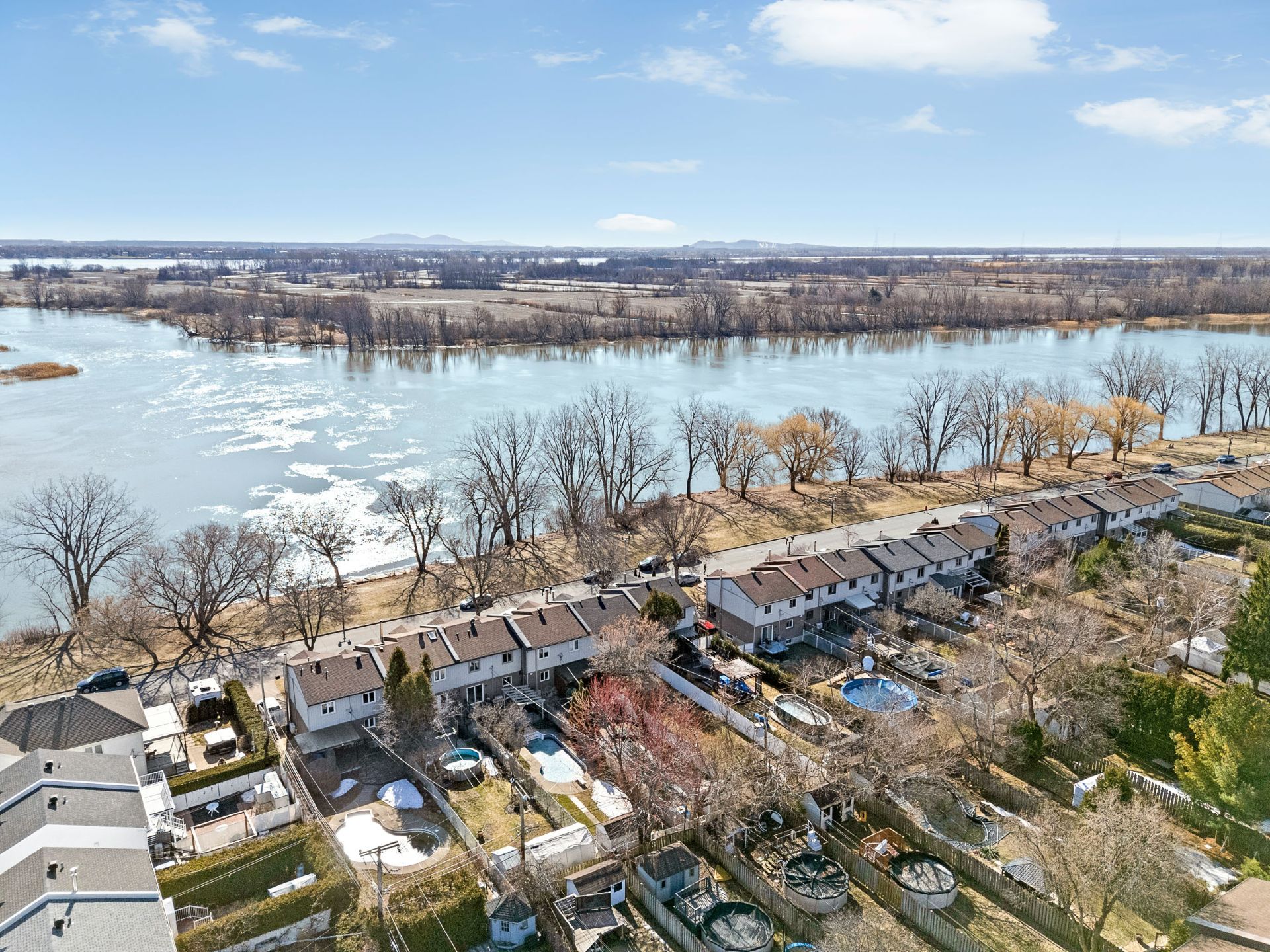 Accès au plan d'eau