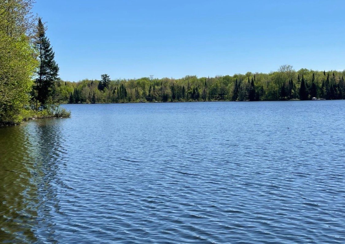 Accès au plan d'eau