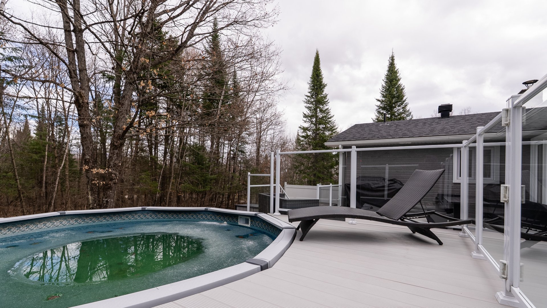 vue sur la piscine