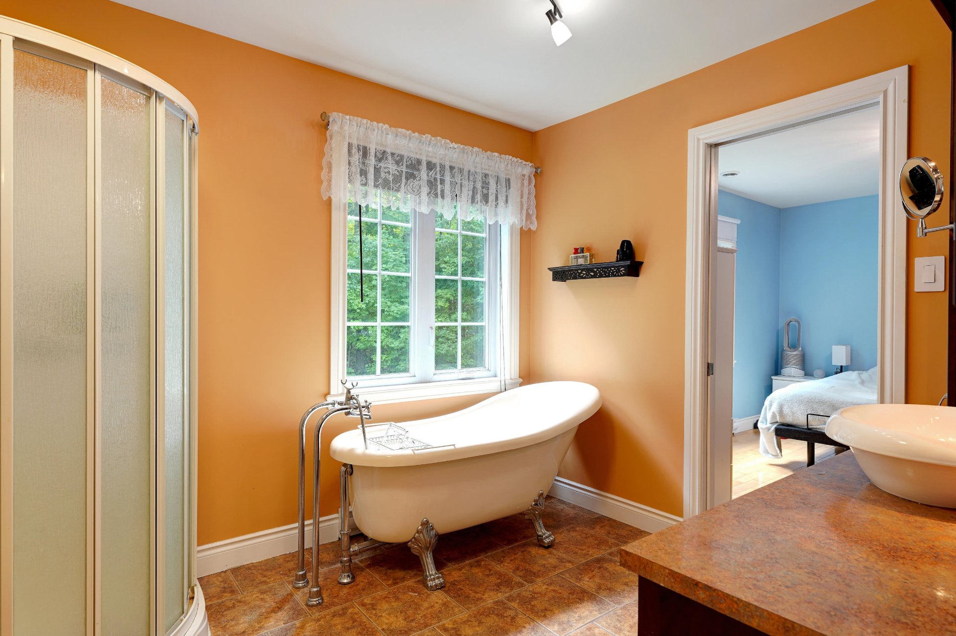 Salle de bains attenante à la CCP