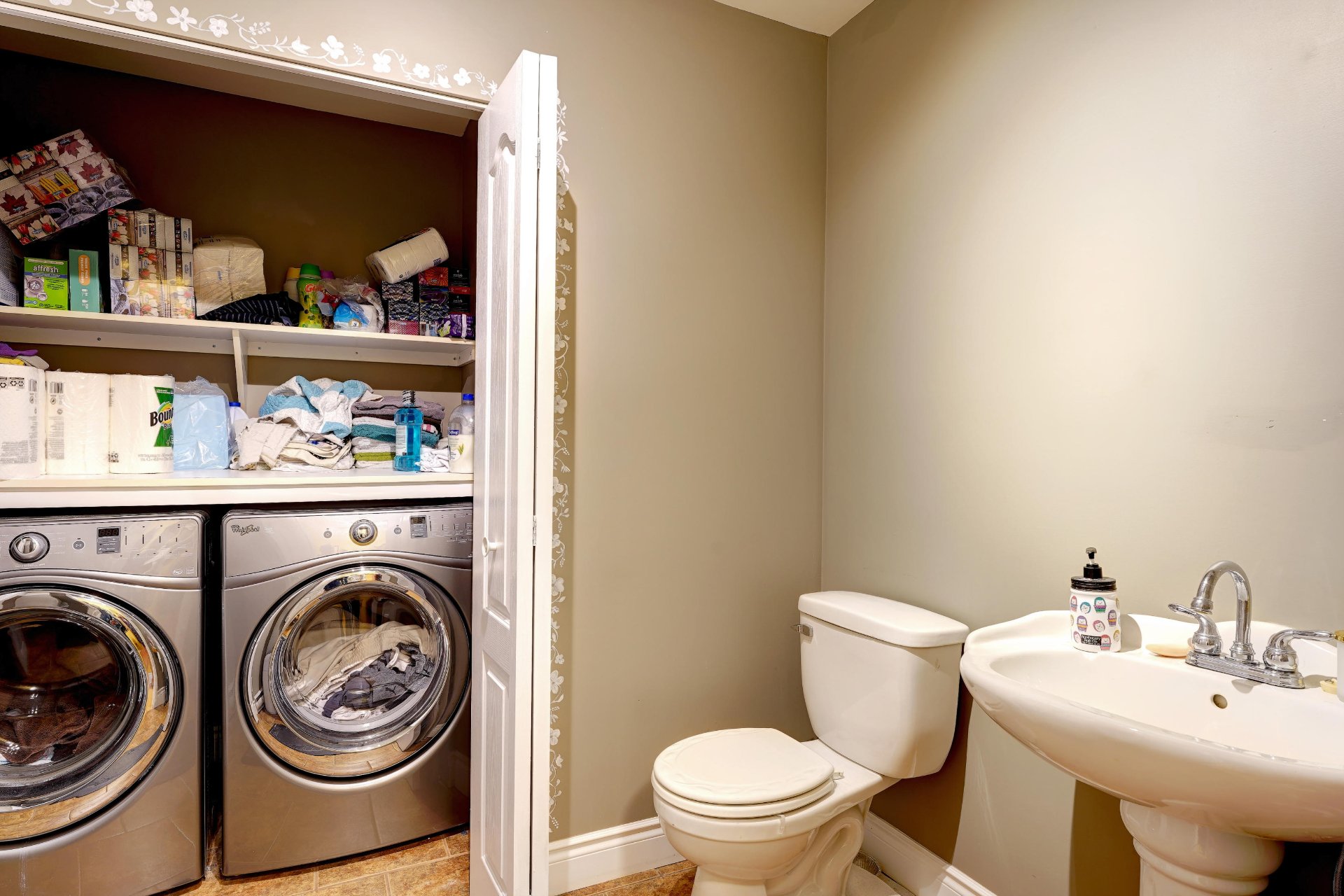Incluant coin-lavage.