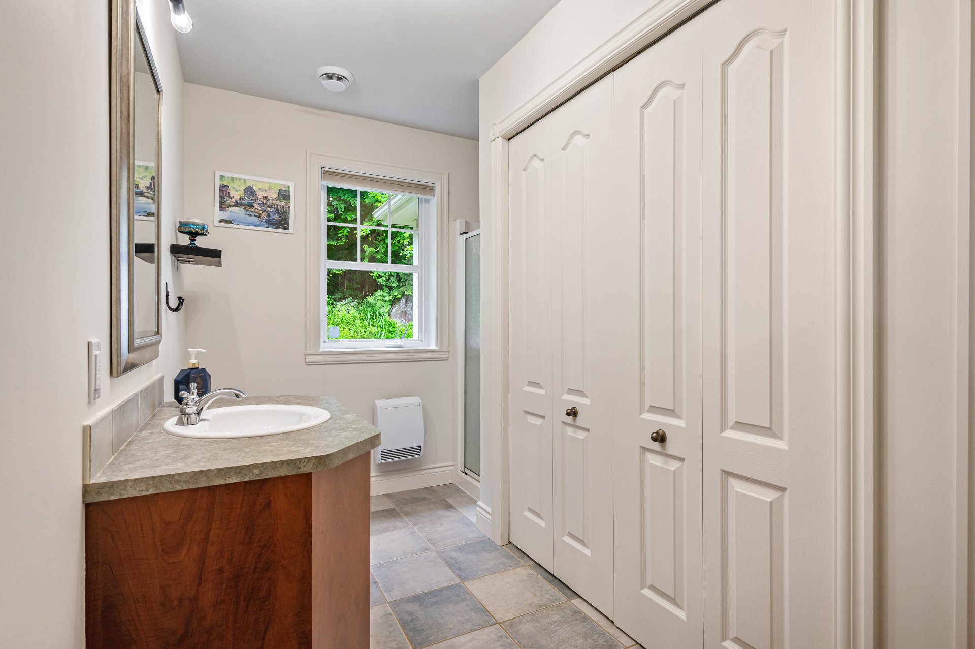 Salle de Bain, Douche intégré + Salle de Lavage