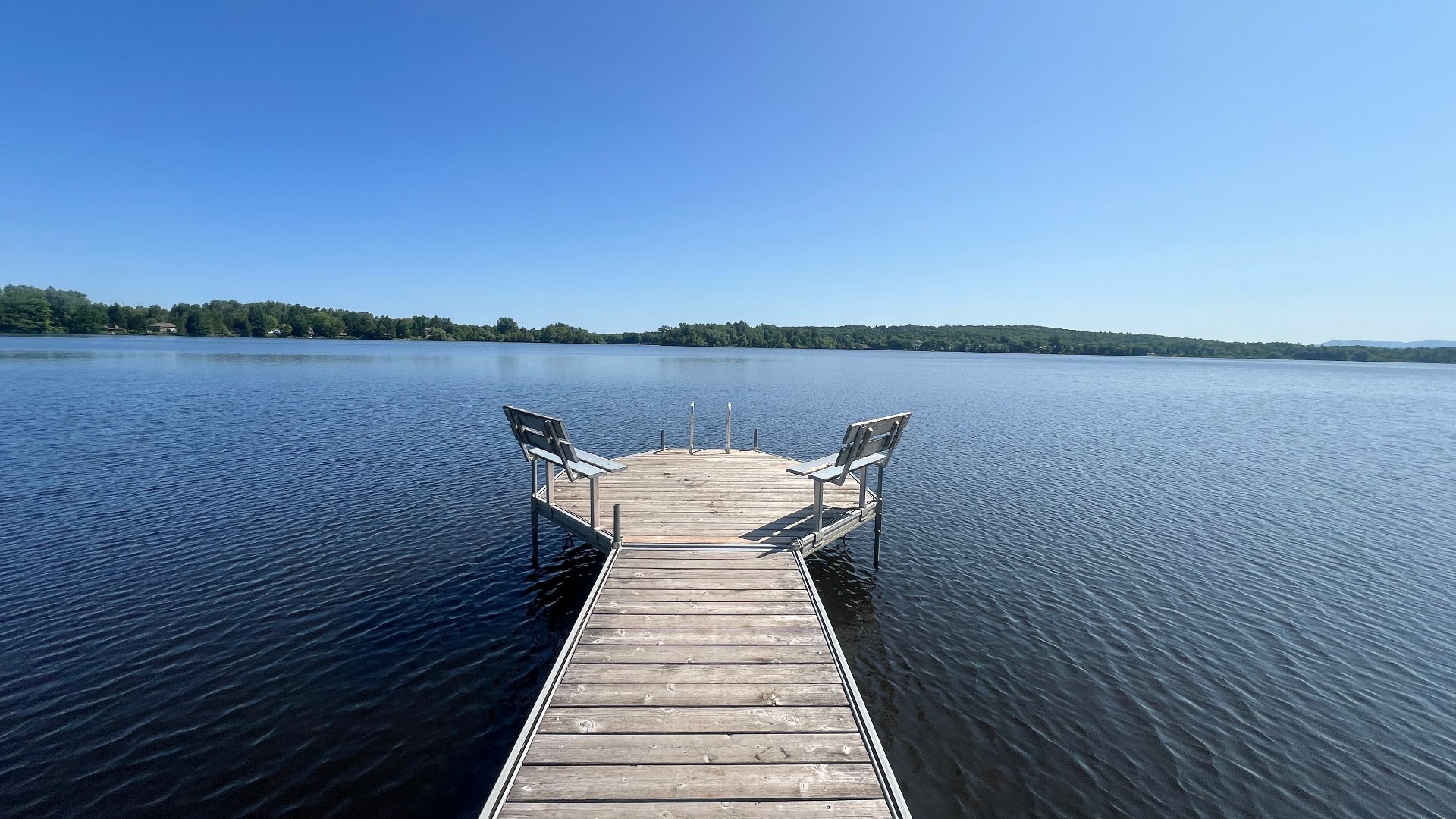 BORD DE L'EAU L'accès au Lac Waterloo, Quai