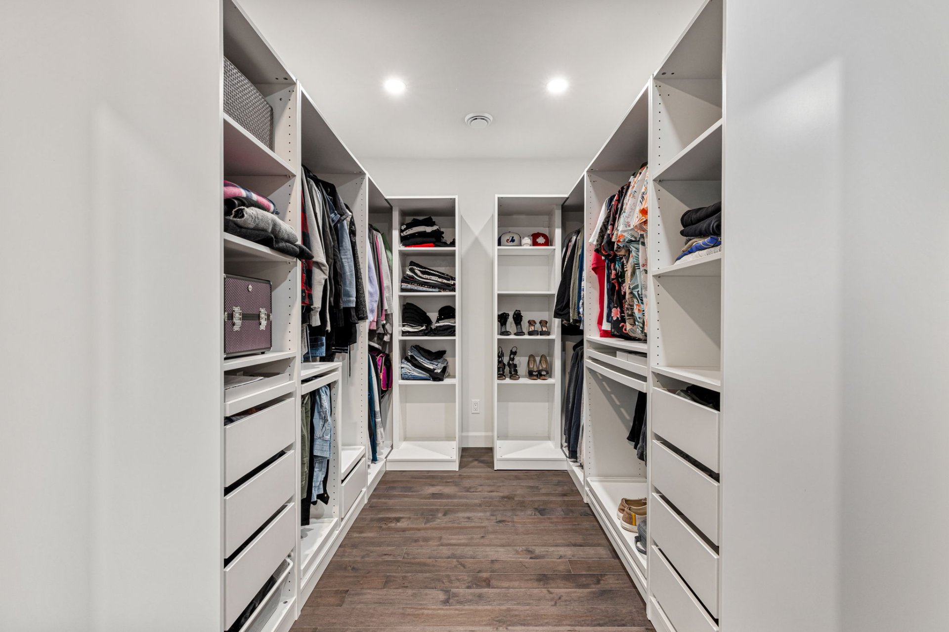 Walk-in closet