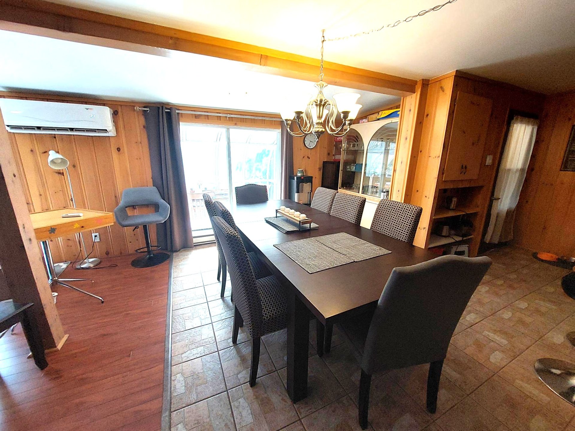 With patio-door going to the Solarium