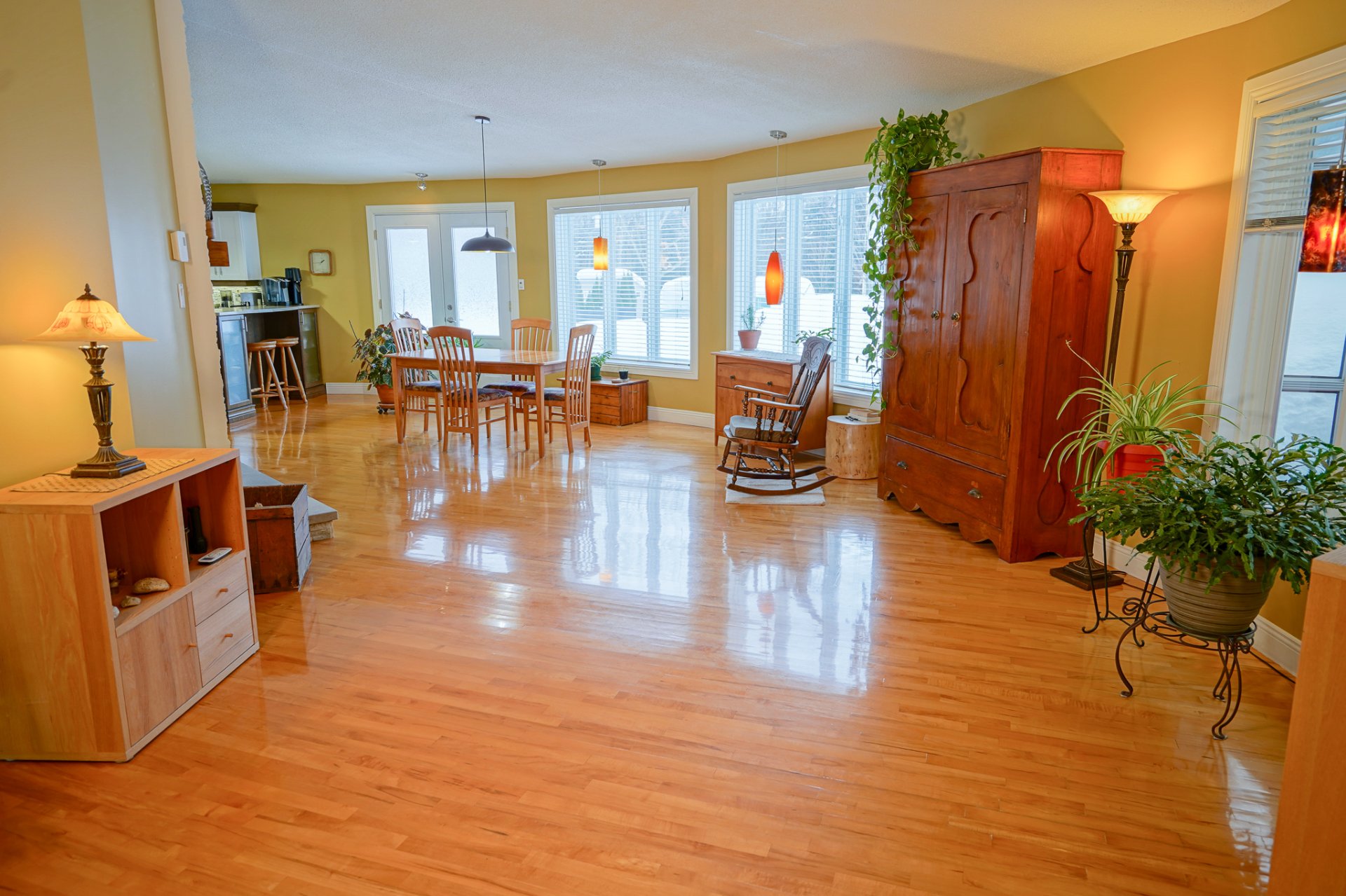 Superficie habitable de plus de 2000 p2.