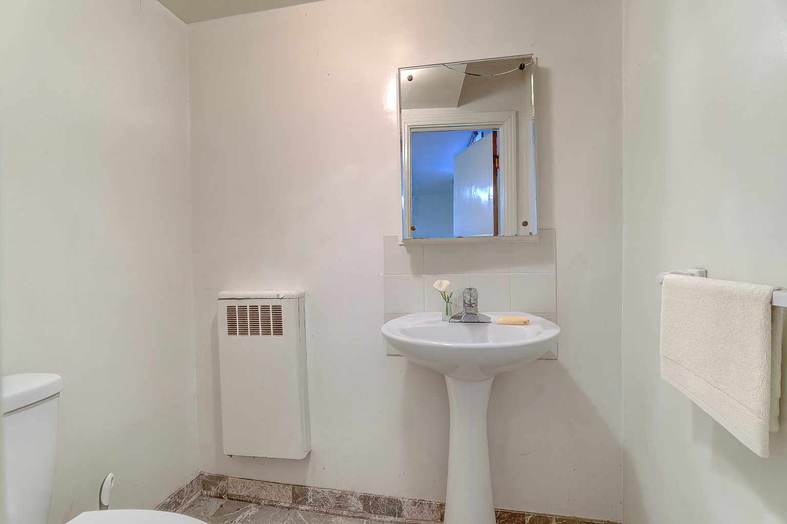 Photo optimisée et home staging réalisé avec AI