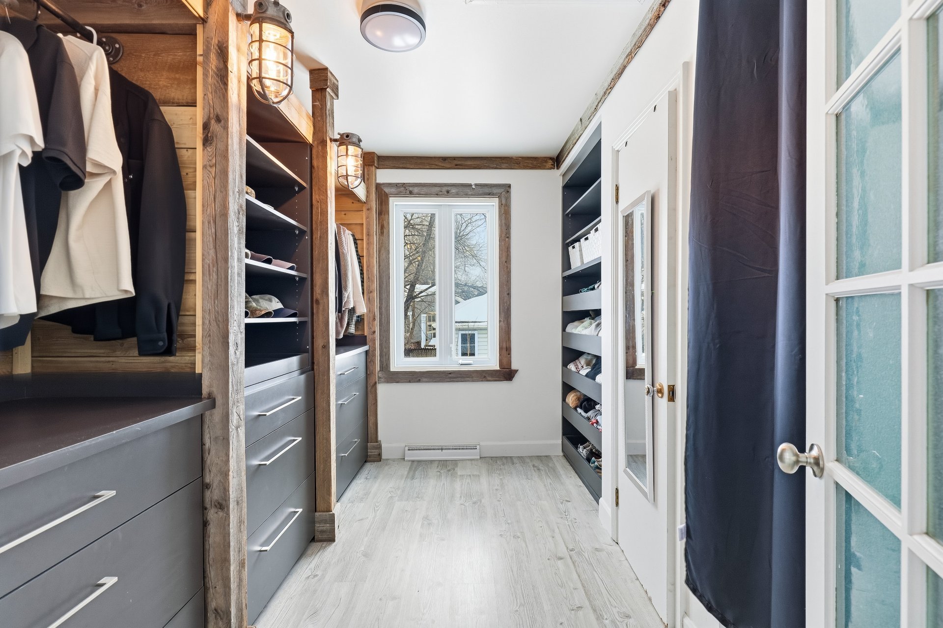 Walk-in closet