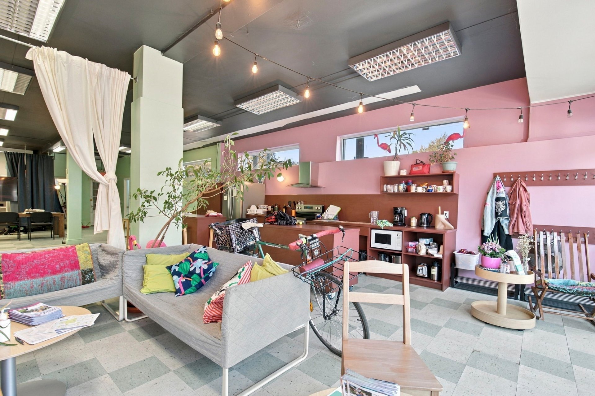 Local commercial - coin salon