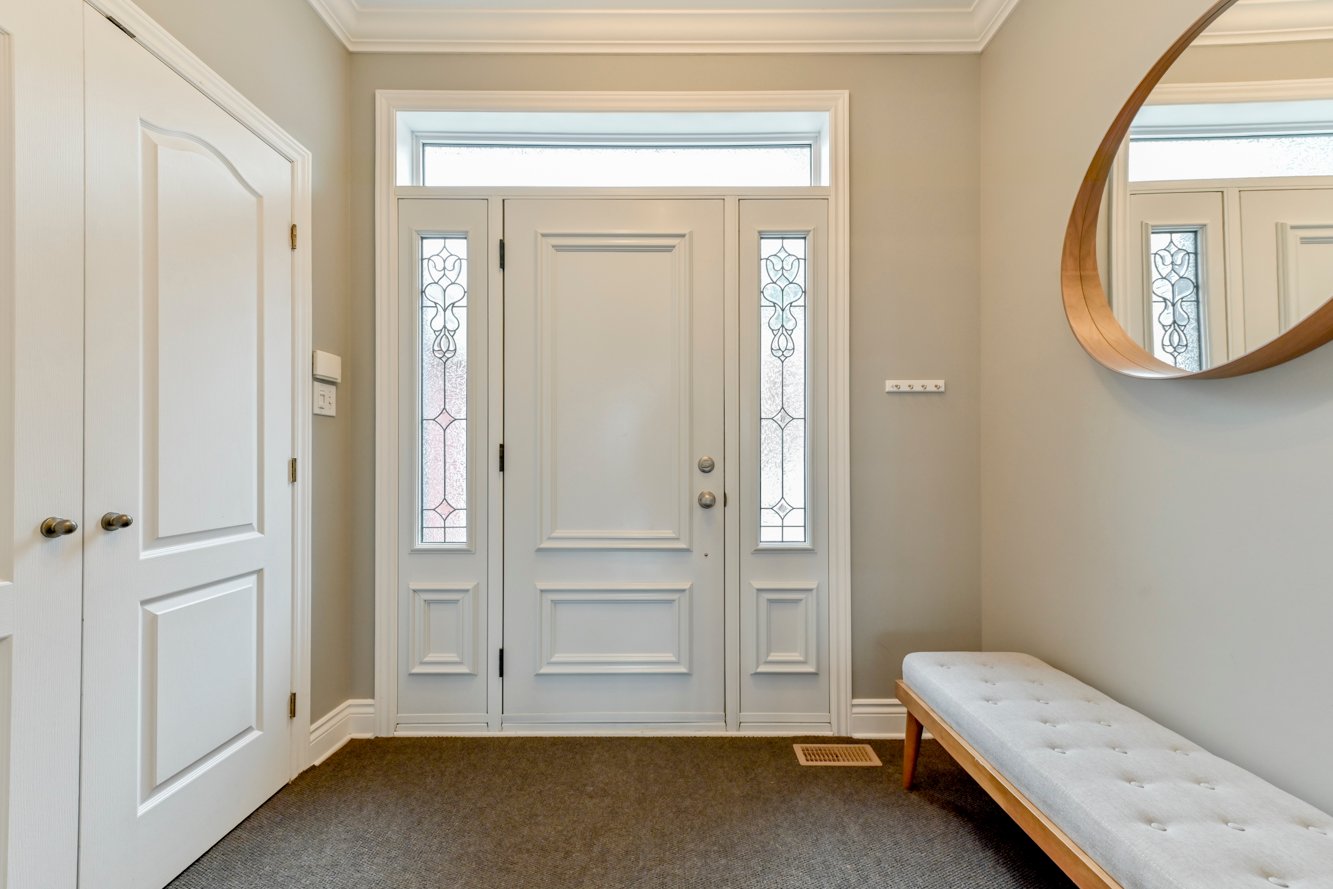 Entrée accueillante avec garde-robe double