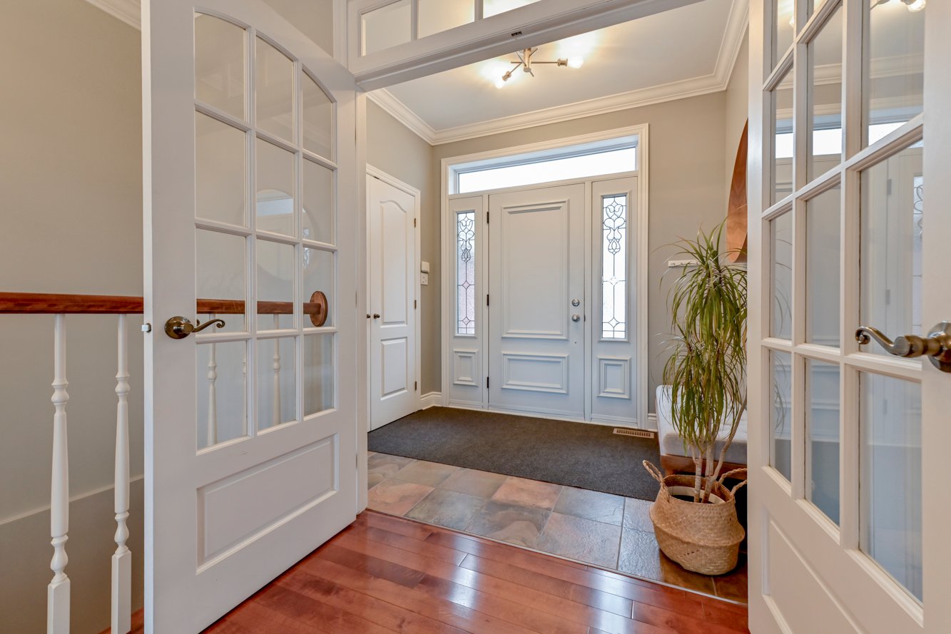 Plancher de céramique au hall d'entrée