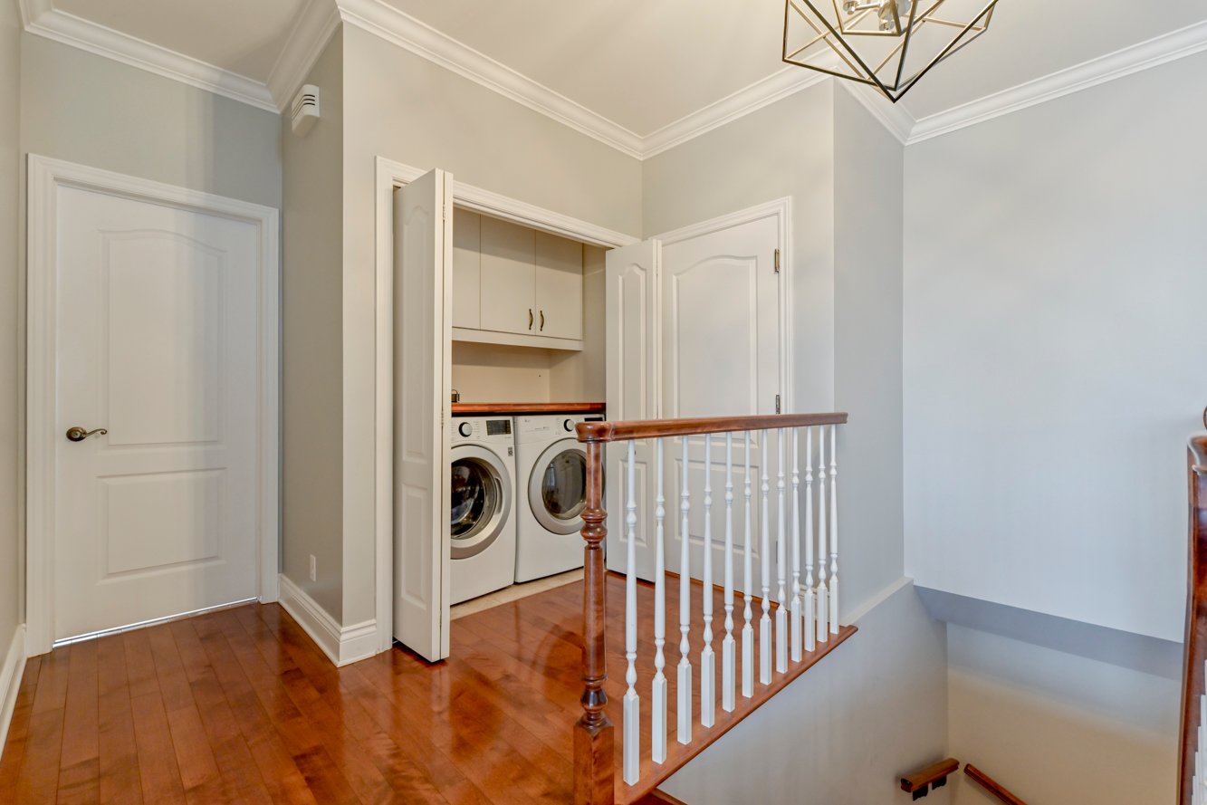 Laveuse & sécheuse au couloir