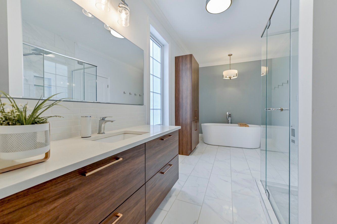 Grande vanité averc beaucoup de rangement