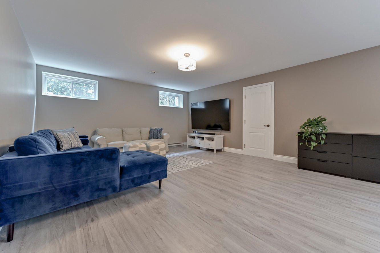 Grande salle familiale au sous-sol