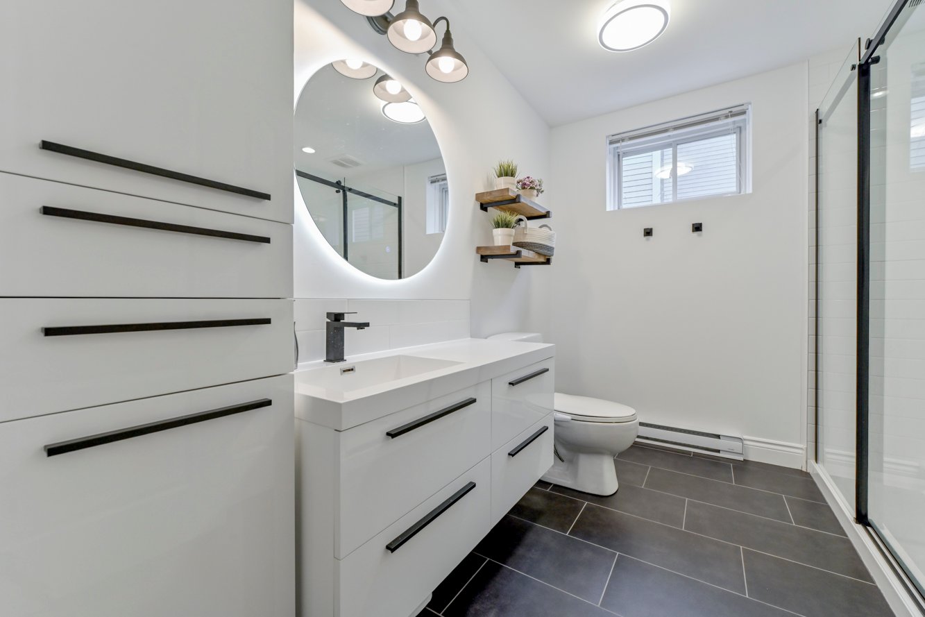 Salle de bain rénovée au sous-sol