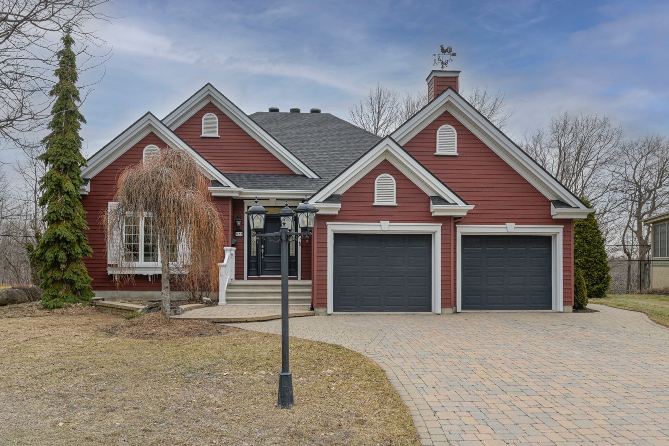 Garage double attaché et chauffé