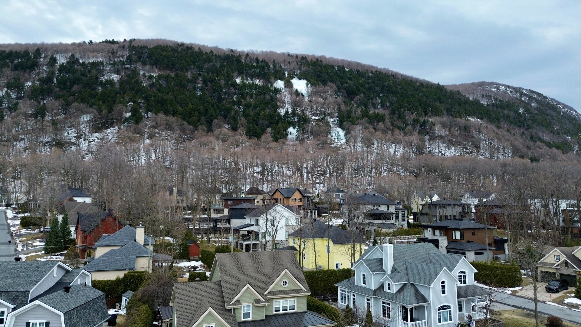 Accès aux sentiers de la montagne à proximité