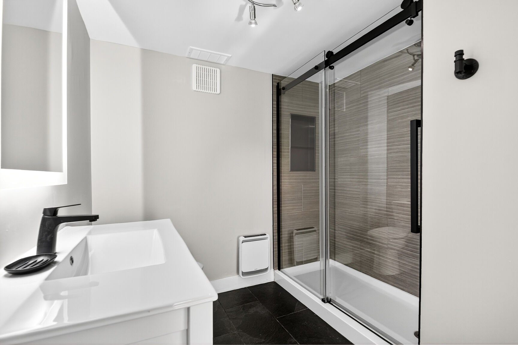 Salle de bains attenante à la CCP