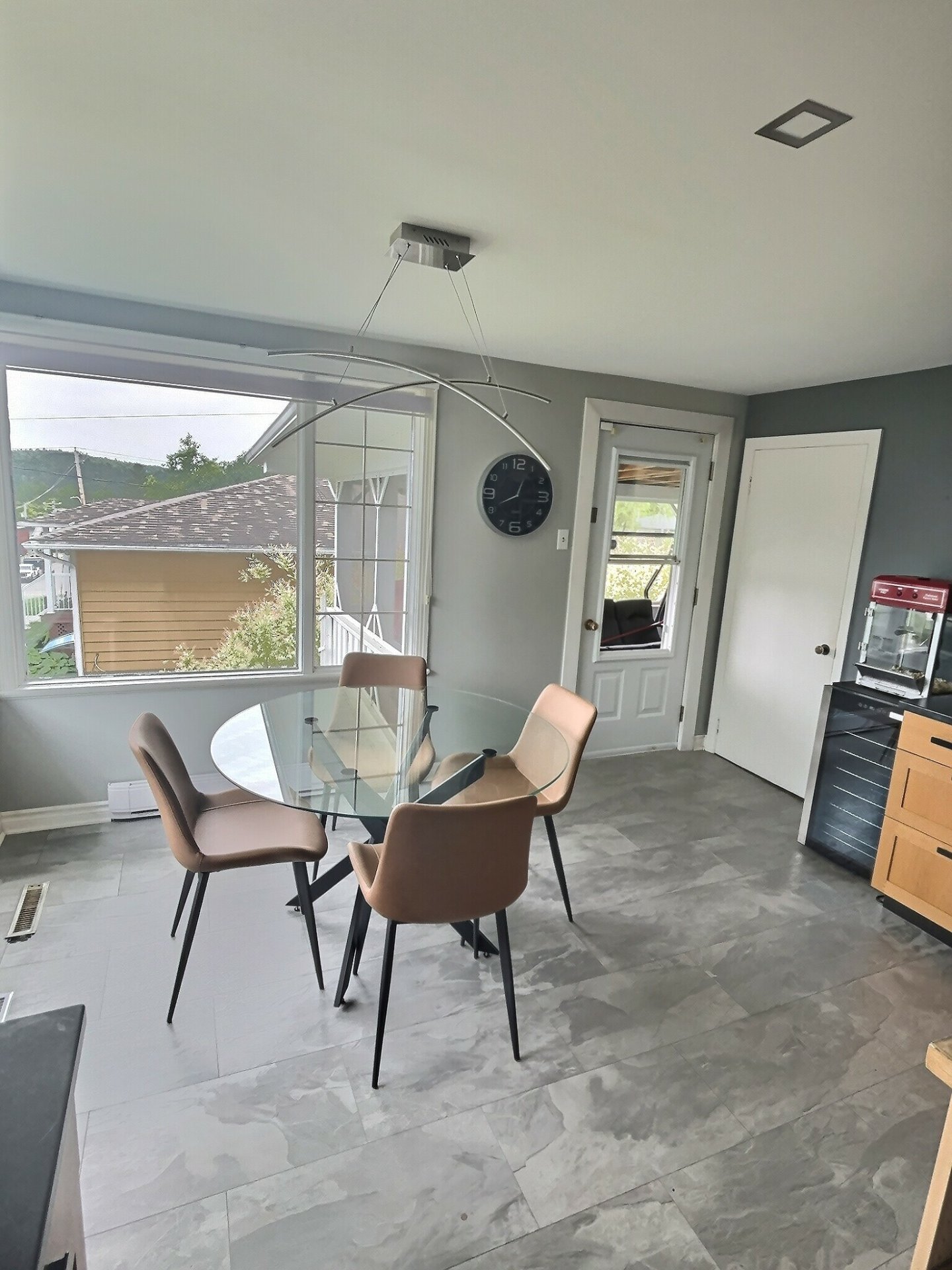 Salle à manger/Entrée sur Vérenda