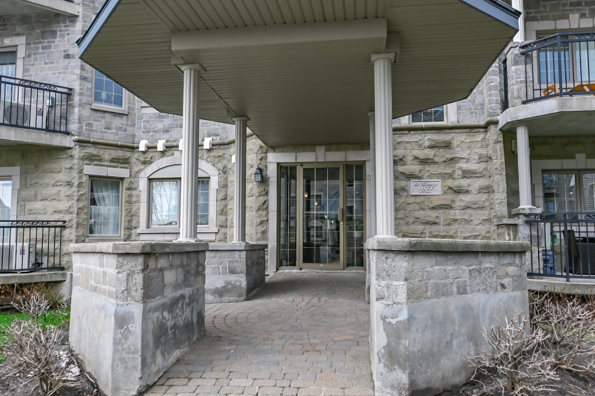 Entrée extérieure