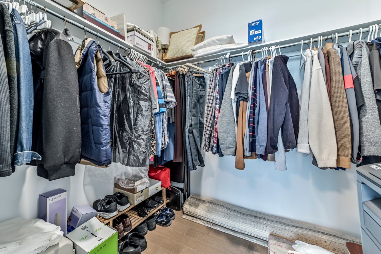 Dimensions 5.6 x 6.9 pieds -Beaucoup de rangement!