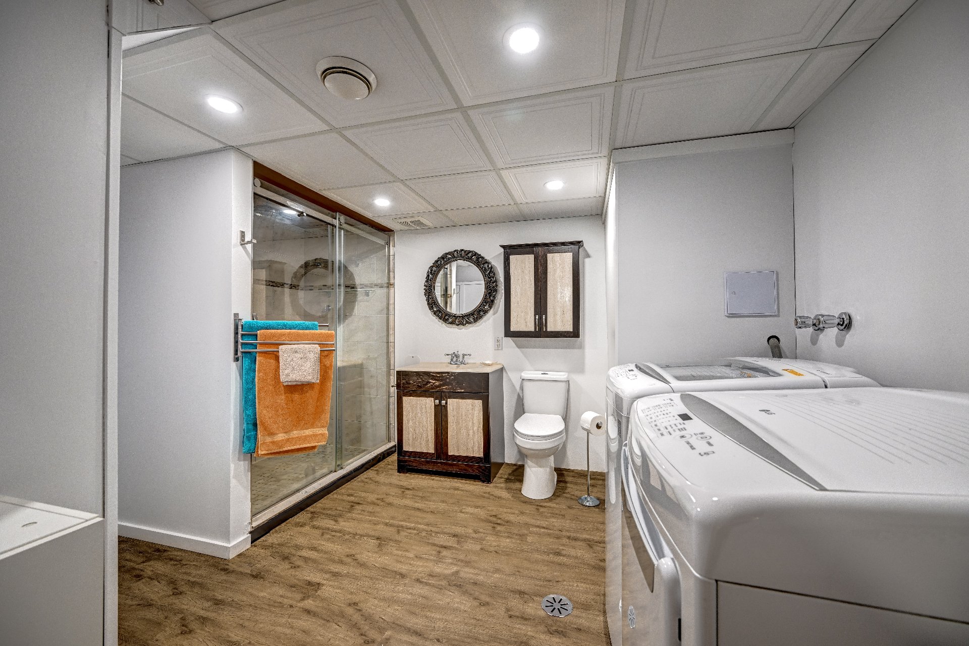 (incluant salle de lavage)